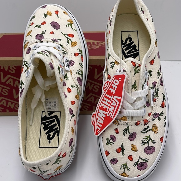 Vans WMNS Authentic Poppy Floral Cream
VN0A5JMPCRM Sneakers - Picture 12 of 16